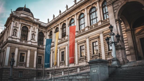 Die Universität Wien von außen.