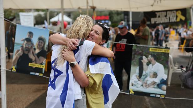 Celebrations in Tel Aviv after Gaza peace deal announcement