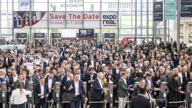 Besucher auf der Messe Expo Real