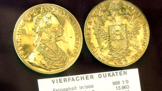 46-4015276 Zwei goldene Dukaten zeigen ein Herrscherporträt und einen Doppeladler mit Wappen, darunter Angaben zu Feingehalt und Gewicht.