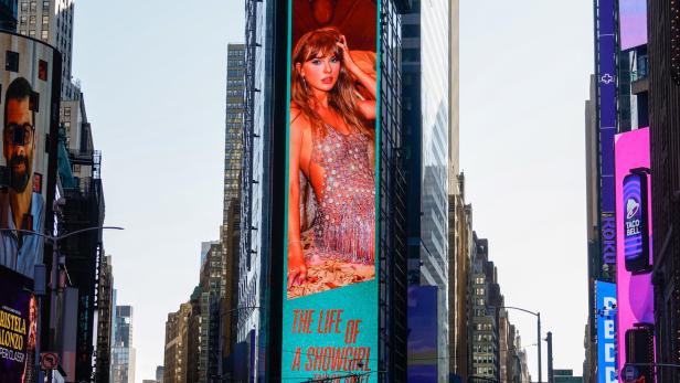 Taylor Swift releases "The Life of a Showgirl" album Taylor Swift releases "The Life of a Showgirl" album