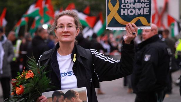 Rally in reaction to Gaza peace plan in Berlin