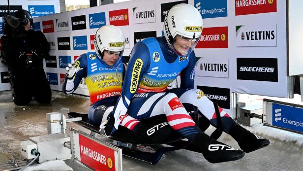 Selina Egle (vorne) und Lara Kipp sind die besten Frauen-Doppelsitzer der Welt und räumten im vergangenen Winter voll ab