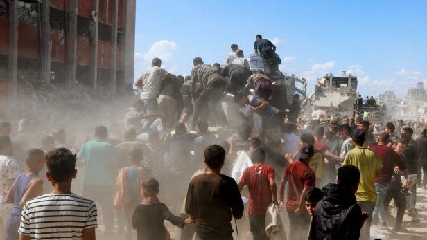 Ceasefire between Israel and Hamas goes into effect