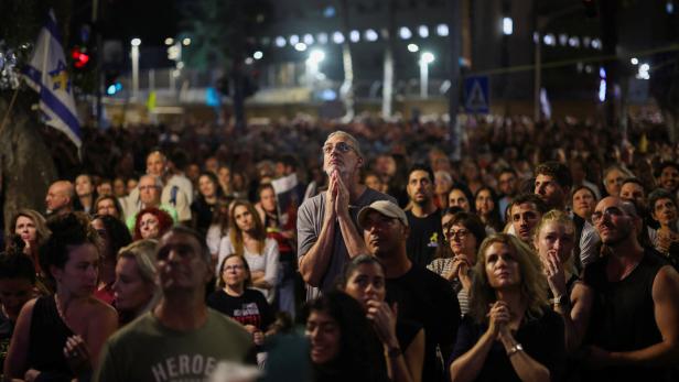 Ceasefire between Israel and Hamas goes into effect