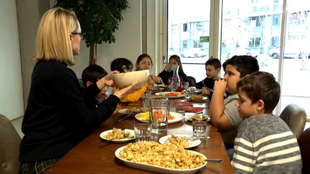 Schüler bei der Jause