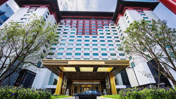 Der Eingang des "The Peninsula Beijing" Hotels