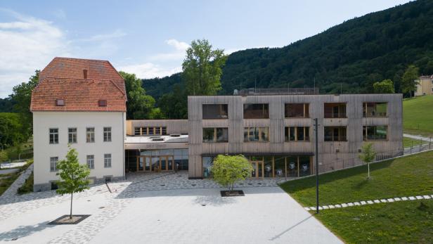 46-219228892 Die Fachschule für Land- und Forstwirtschaft Grottenhof in Graz.
