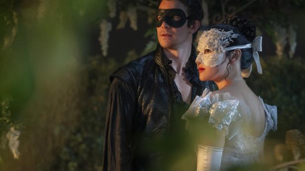 Maskiertes Paar auf einem Fest