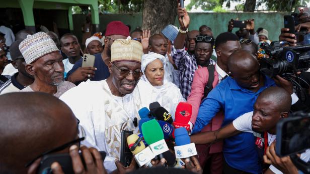 Cameroon holds presidential election Cameroon holds presidential election