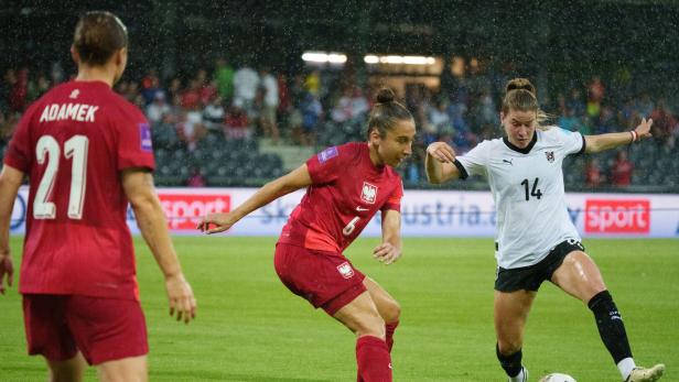 ÖFB-Teamspielerin Marie-Therese Höbinger am Ball. ÖFB-Teamspielerin Marie-Therese Höbinger führt den Ball.