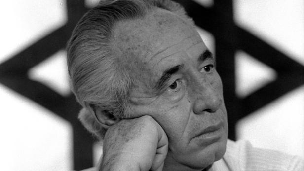 Zwei Wochen lang hat das israelische Volk um seinen früheren Präsidenten Shimon Peres gebangt. Nun ist der 93-jährige Friedensnobelpreisträger im Krankenhaus .