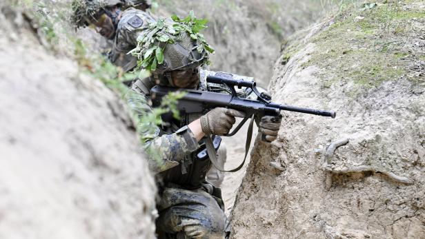 ++ THEMENBILD ++ BUNDESHEER: CONSTRUCTOR 2025 - AUSBILDUNGSÜBUNG "KAMPF IM STELLUNGSSYSTEM" ++ THEMENBILD ++ BUNDESHEER: CONSTRUCTOR 2025 - AUSBILDUNGSÜBUNG "KAMPF IM STELLUNGSSYSTEM"
