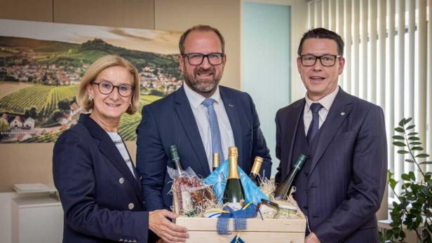 46-219484677 Johanna Mikl-Leitner, Bernhard Ebner, Kurt Hackl