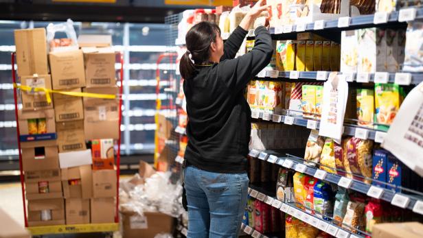 ++ THEMENBILD ++ LEBENSMITTEL / SUPERMARKT / HANDEL / WARENKORB / TEUERUNG / INFLATION