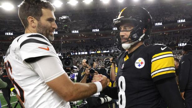 FBN-SPO-PITTSBURGH-STEELERS-V-CINCINNATI-BENGALS Aaron Rodgers gratuliert Joe Flacco