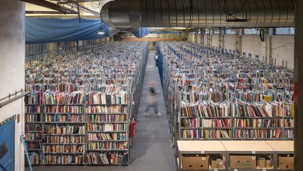Eines der Lager des Second-Hand-Buchhändlers Bookbot in Prag. Eines der Lager des Second-Hand-Buchhändlers Bookbot in Prag.