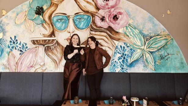 Künstlerin Domik und Gastronomin Rebecca Freitag sind beste Freundinnen.