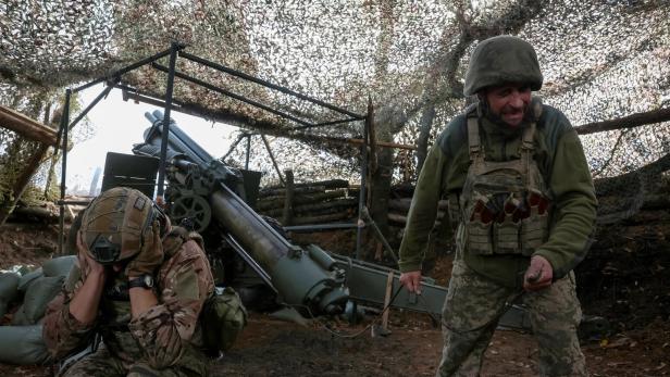 Ukrainian servicemen fire a self-propelled howitzer towards Russian troops near the frontline town of Pokrovsk Ukrainian servicemen fire a self-propelled howitzer towards Russian troops near the frontline town of Pokrovsk
