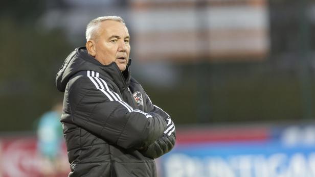 FUSSBALL: ADMIRAL BUNDESLIGA/10. RUNDE: RZ PELLETS WAC - SV OBERBANK RIED WAC-Trainer Peter Pacult