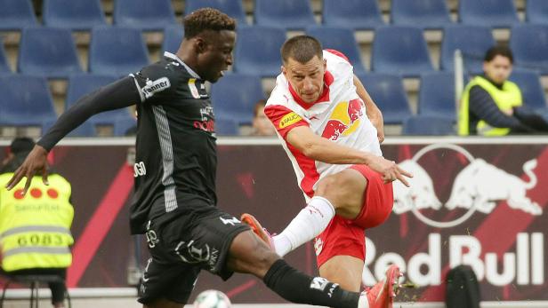 FUSSBALL: ADMIRAL BUNDESLIGA/ 10. RUNDE: RED BULL SALZBURG - SCR ALTACH Salzburgs Lainer gegen Altach