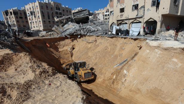 Searches for deceased hostages amid ceasefire between Israel and Hamas, in Khan Younis Searches for deceased hostages amid ceasefire between Israel and Hamas, in Khan Younis