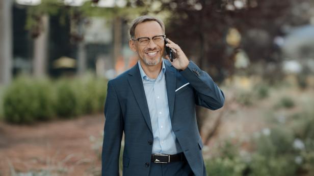 Mit der Gold Smart Chain bietet Oliver Antunovic mit der STANDARD IN GOLD GROUP eine krisensichere Investment-Lösung, um digital und sicher in Gold investieren zu können.