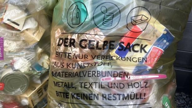 46-219584476 Im Bezirk Neunkirchen wurde erst heuer auf den Gelben Sack umgestellt