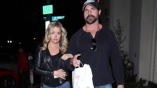 Denise Richards und Aaron Phypers Denise Richards und Aaron Phypers im Partnerlook.