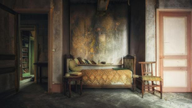 Eine 42-jährige Polin wurde angeblich jahrzehntelang in ihrem Zimmer in ihrem Elternhaus eingesperrt. Bei einem Poilizeieinsatz wurde sie entdeckt. Altes Zimmer