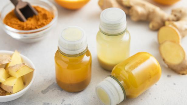 Ingwer-Shits mit frischem Ingwer und Kurkuma