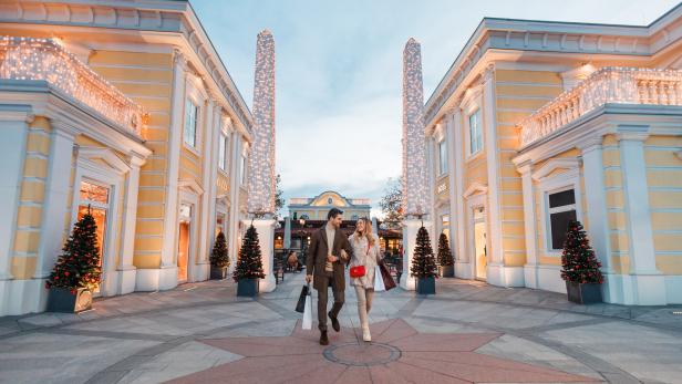 Shopping in der Weihnachtszeit im Designer Outlet Parndorf