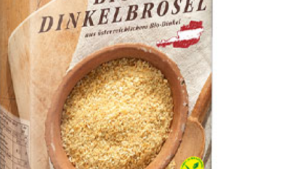 Packung Ja! Natürlich Bio Dinkelbrösel 350 g mit Holzschale und Löffel abgebildet.