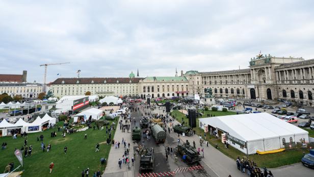 MEDIENTERMIN MILITÄRKOMMANDO WIEN "INFORMATIONS- UND LEISTUNGSSCHAU DES BUNDESHEERES AM NATIONALFEIERTAG?: ÜBERSICHT HELDENPLATZ