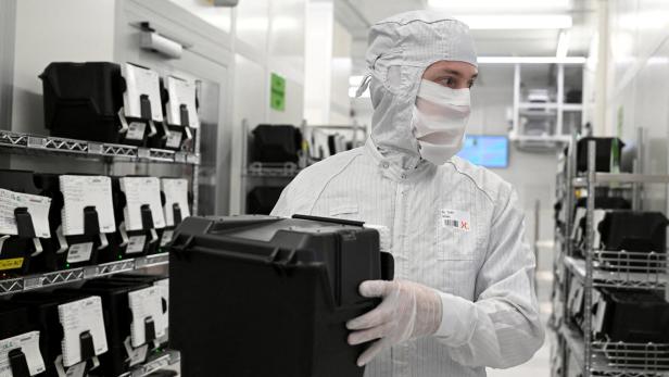 FILE PHOTO: Production line of Dutch semiconductor company Nexperia, in Hamburg FILE PHOTO: Production line of Dutch semiconductor company Nexperia, in Hamburg