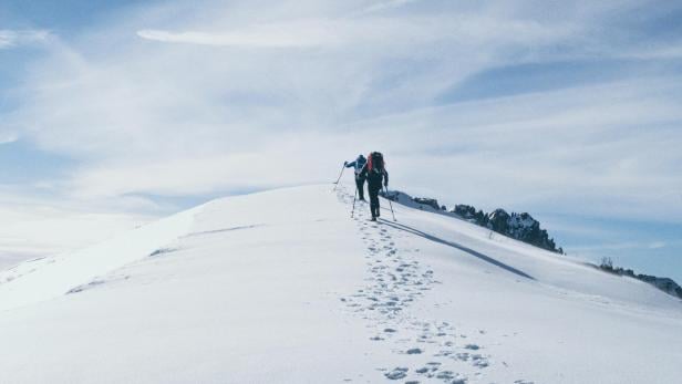 Ein Paar aus Litauen wollte mit seinem neun Monate alten Baby bei Eis und Schnee Polens höchsten Berg besteigen und ist dabei in Not geraten. Bergsteiger