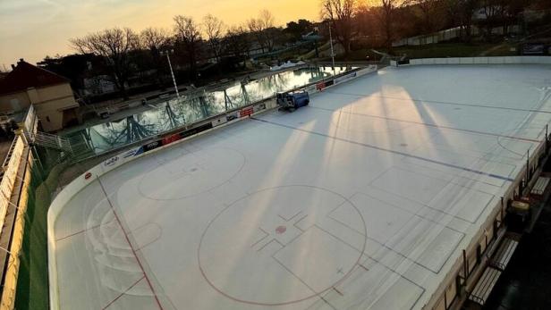 Eislaufplatz im Mödlinger Stadtbad