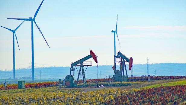 Ölbohrtürme von ADX Energy im Weinviertel. Ölbohrtürme von ADX Energy im Weinviertel.