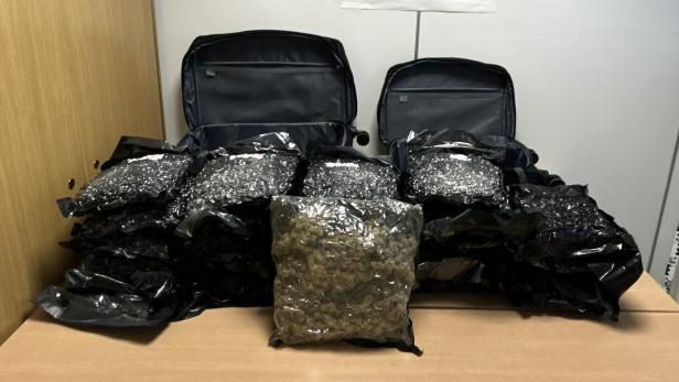 Cannabiskraut in Plastiksäcken