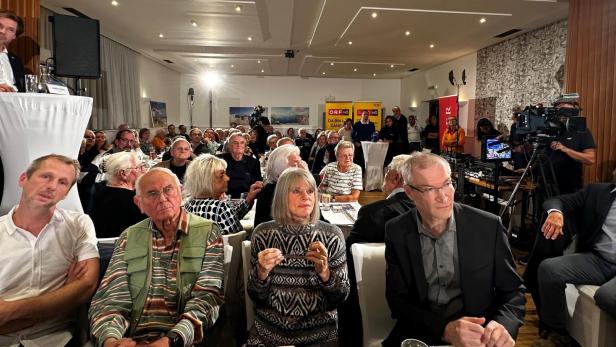 Menschen in einem Saal