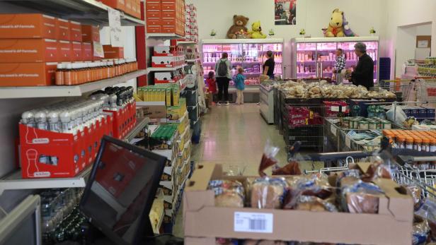 46-199065271 Immer mehr Menschen sind auf das Angebot von Sozialmärkten angewiesen.