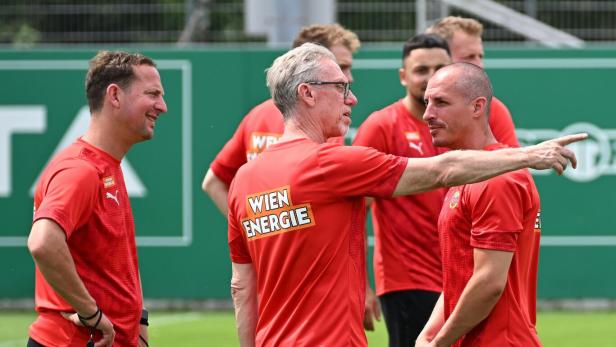FUSSBALL: TRAININGSSTART SK RAPID: SAGEDER / STÖGER / KULOVITS FUSSBALL: TRAININGSSTART SK RAPID: SAGEDER / STÖGER / KULOVITS