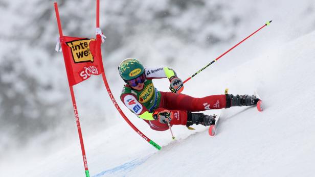 FIS Alpine Ski World Cup - Women's Giant Slalom Julia Scheib zeigte im ersten Durchgang in Sölden auf