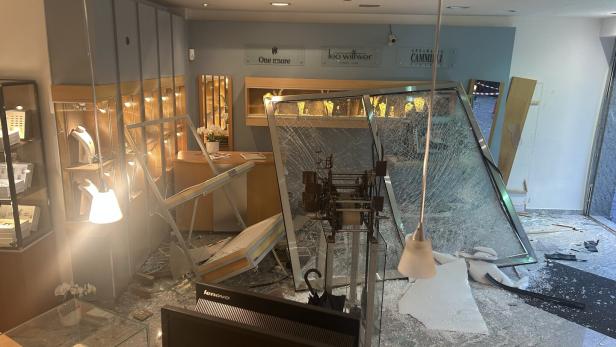 46-219702836 Bild der Verwüstung im Juweliergeschäft Figl im Zentrum von Tulln.