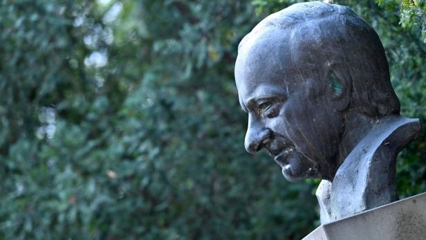 Hermann Gmeiner-Büste in dem nach ihm benannten Park in Wien  Hermann Gmeiner-Büste in dem nach ihm benannten Park in Wien