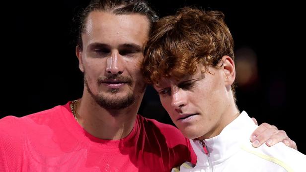TENNIS-AUS-OPEN-PODIUM Sinner tröstete Zverev nach dem Finale in Melbourne
