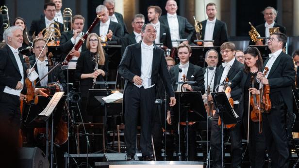 SOMMERNACHTSKONZERT DER WIENER PHILHARMONIKER SOMMERNACHTSKONZERT DER WIENER PHILHARMONIKER