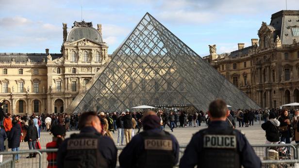 Suspects in the Louvre heist case arrested by French police