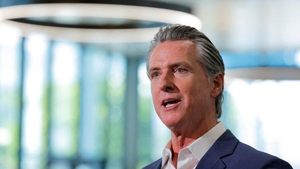 FILE PHOTO: California Governor Gavin Newsom signs legislation to improve nutrition in schools across California, in Los Angeles FILE PHOTO: California Governor Gavin Newsom signs legislation to improve nutrition in schools across California, in Los Angeles