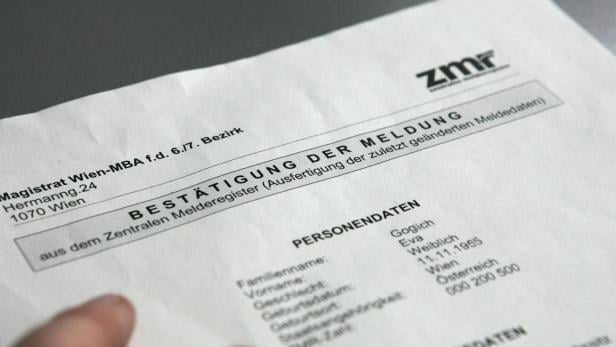 Ein Meldezettel, der die Meldung einer Person an einer bestimmten Adresse bestätigt.